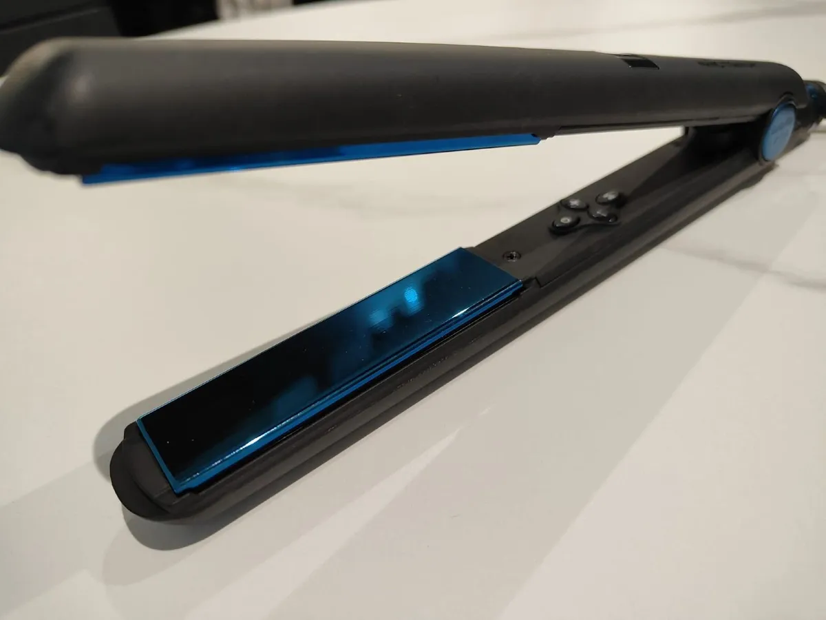 BaBylissPRO Nano Titanium Flat Iron Hair Str - Image 1