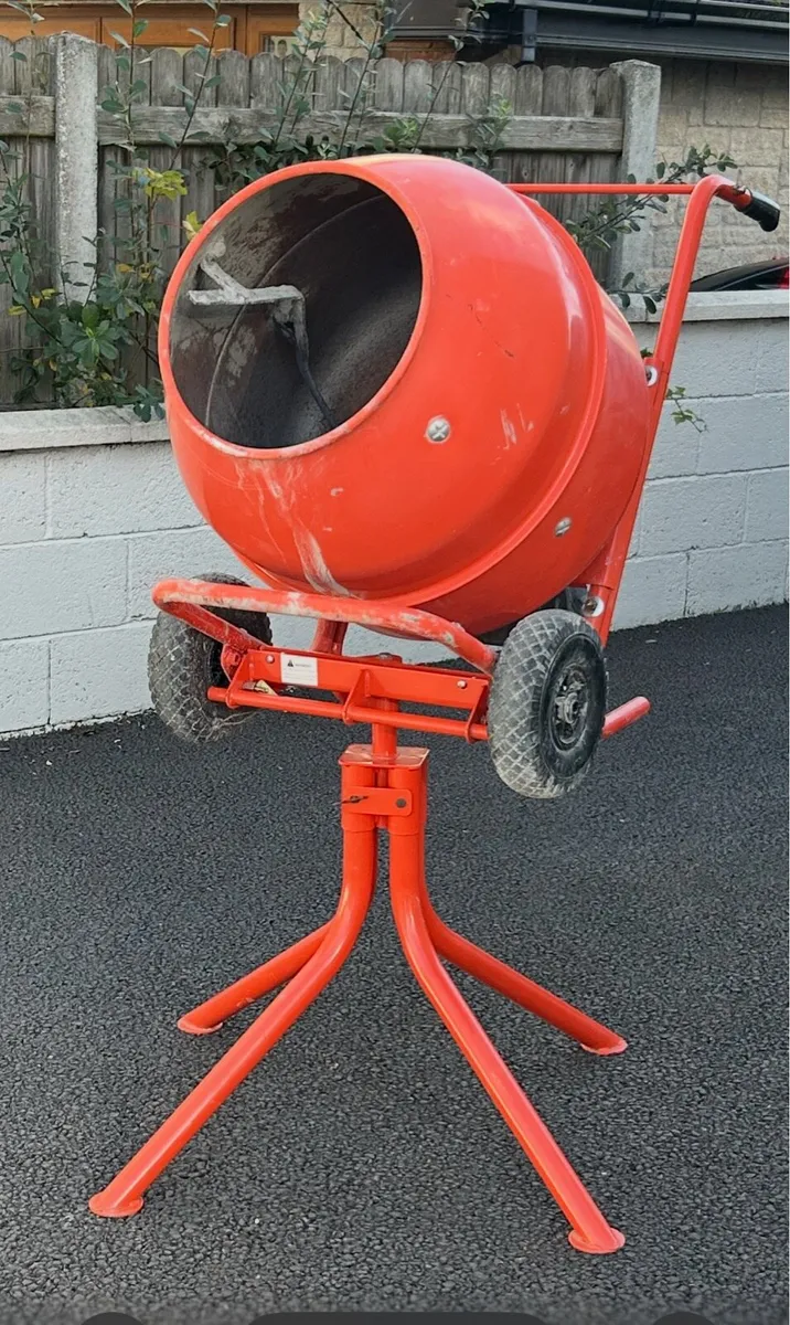 Cement mixer - Image 1