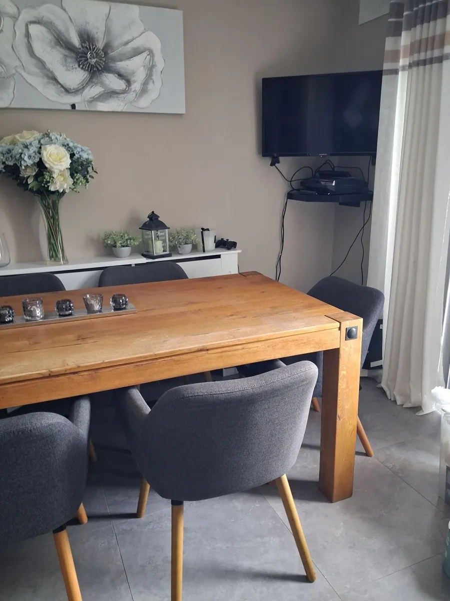 Dining table - Image 2