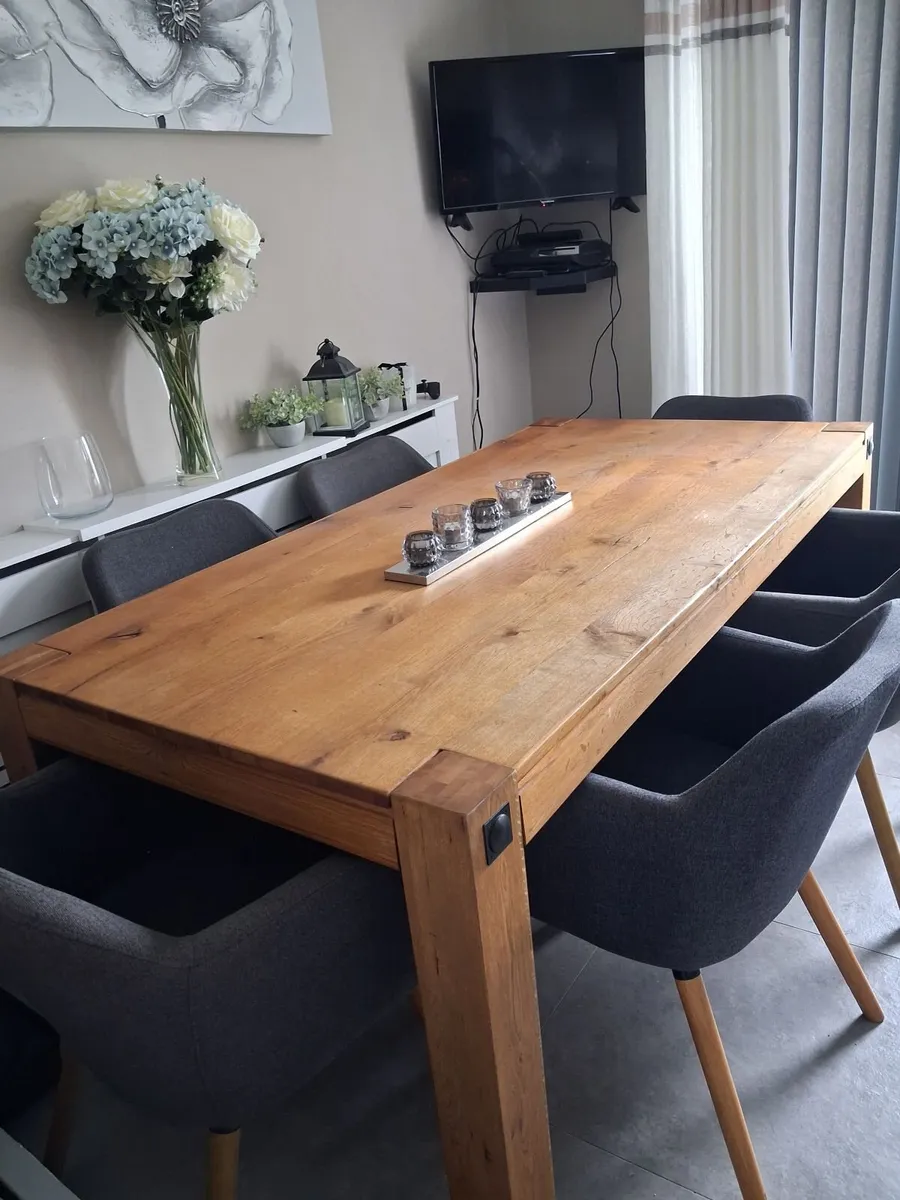 Dining table - Image 1