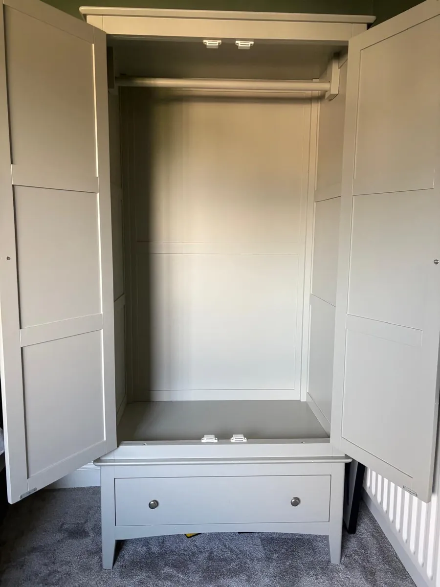 Grey Matching Wardrobe & Chest of Drawers - Image 3
