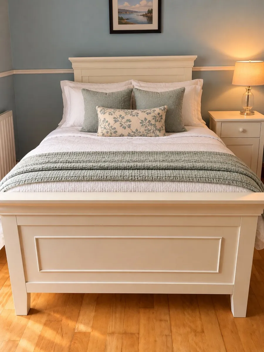 Single bed and one bedside locker - Image 1