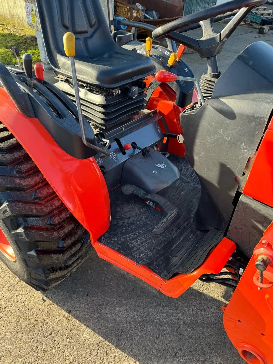 Kubota Compact Tractor with Front loader - Image 4
