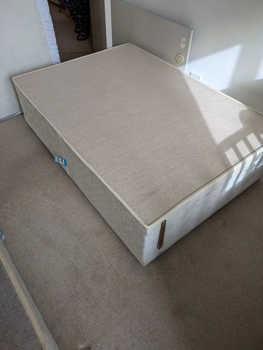 Bed - Image 4