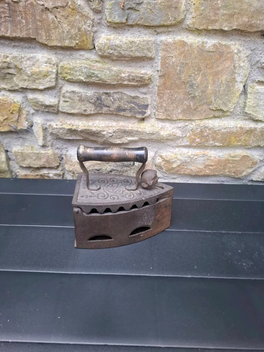Old coal antique iron - Image 1