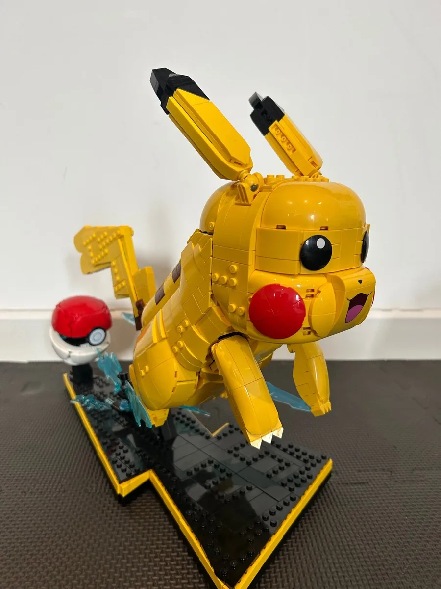 Lego Pikachu & Pokeball - Image 1