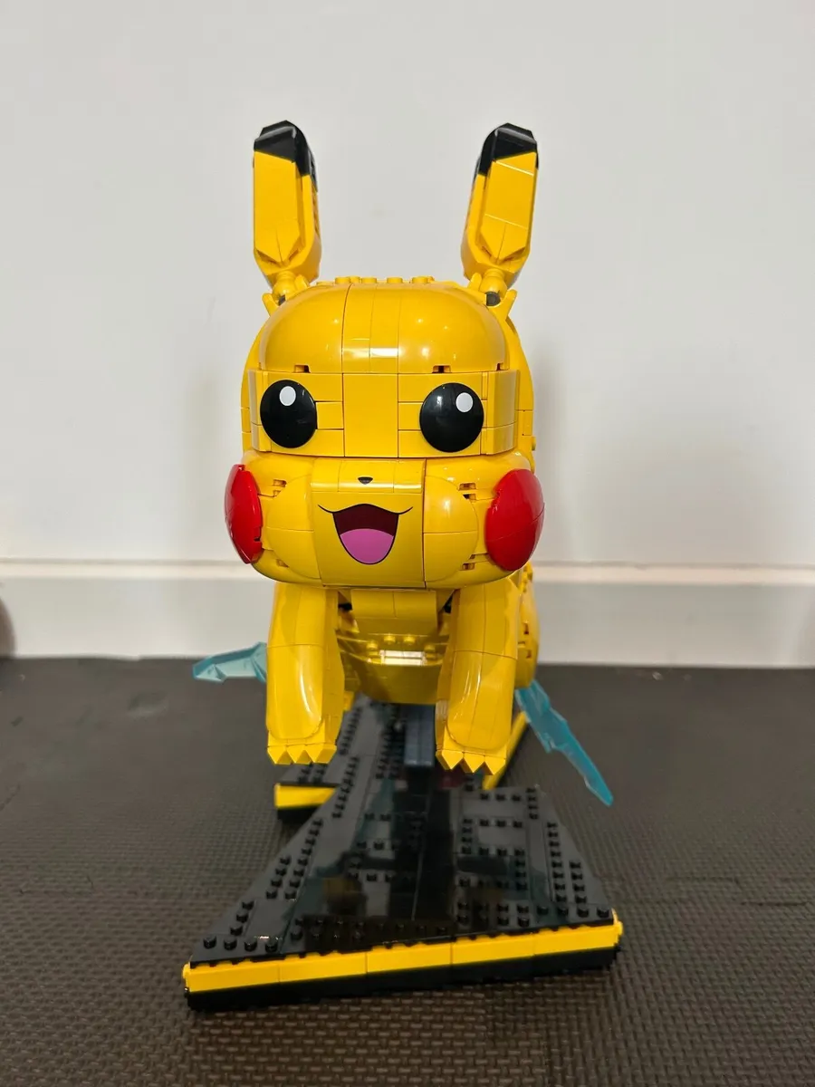 Lego Pikachu & Pokeball - Image 2
