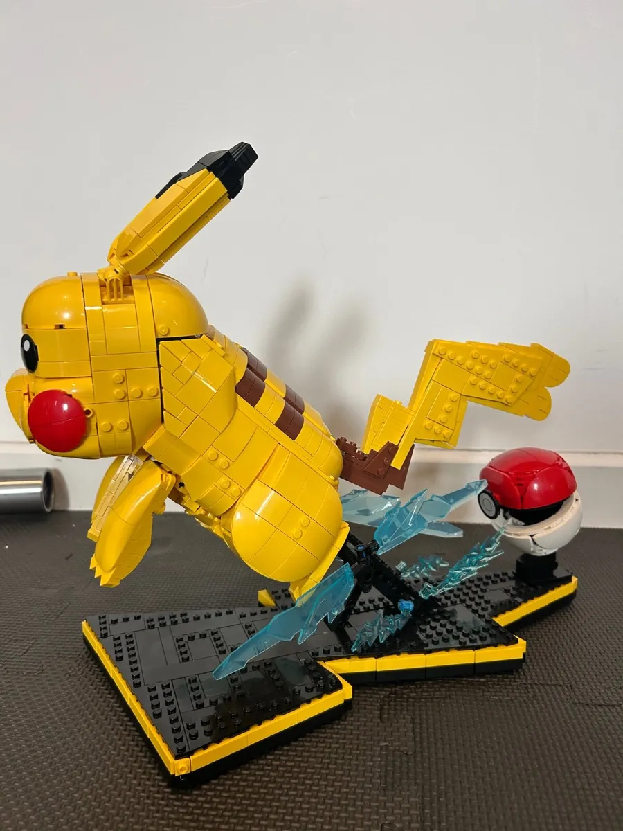 Lego Pikachu & Pokeball - Image 3