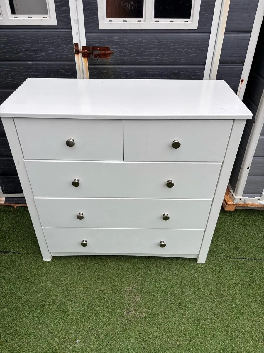 White chest of drawers - Image 1