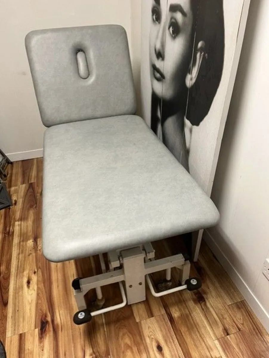 Massage/Beauty Manual Adjustable Bed - Image 3