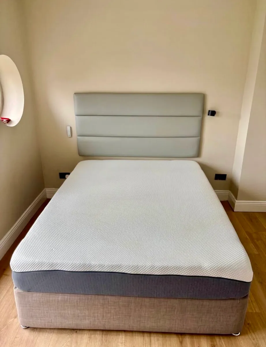 King size base, mattress and headboard - Image 1
