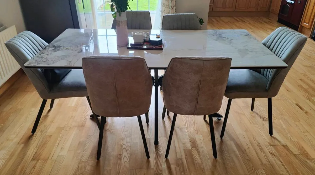 6 chairs - Image 1