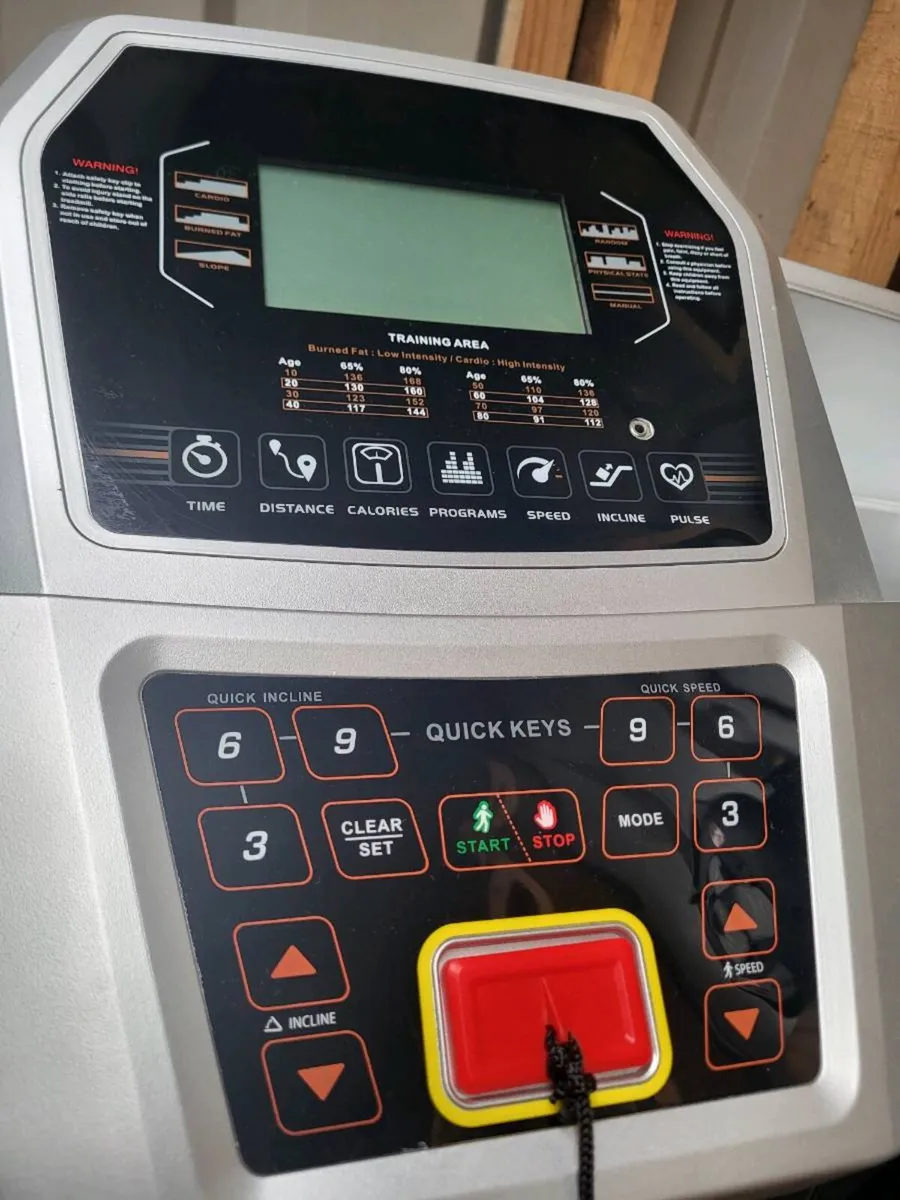Treadmill.  Automatic incline.Like new. - Image 4