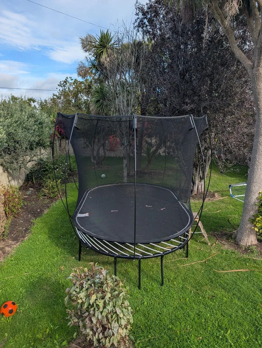 Springfree 8x13ft Oval Trampoline - good as new - Image 1