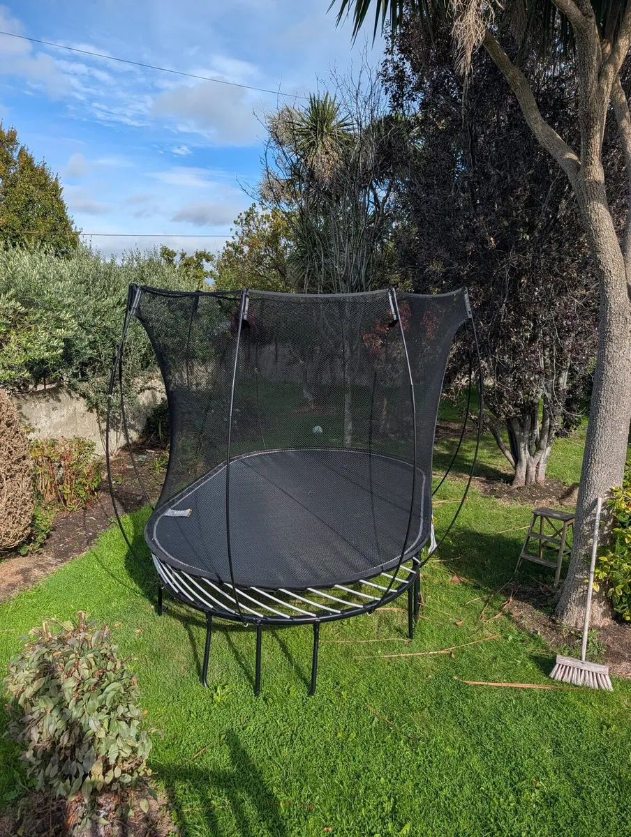 Springfree 8x13ft Oval Trampoline - good as new - Image 3