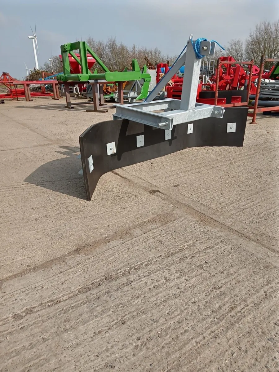 Yard scrapers - Image 1