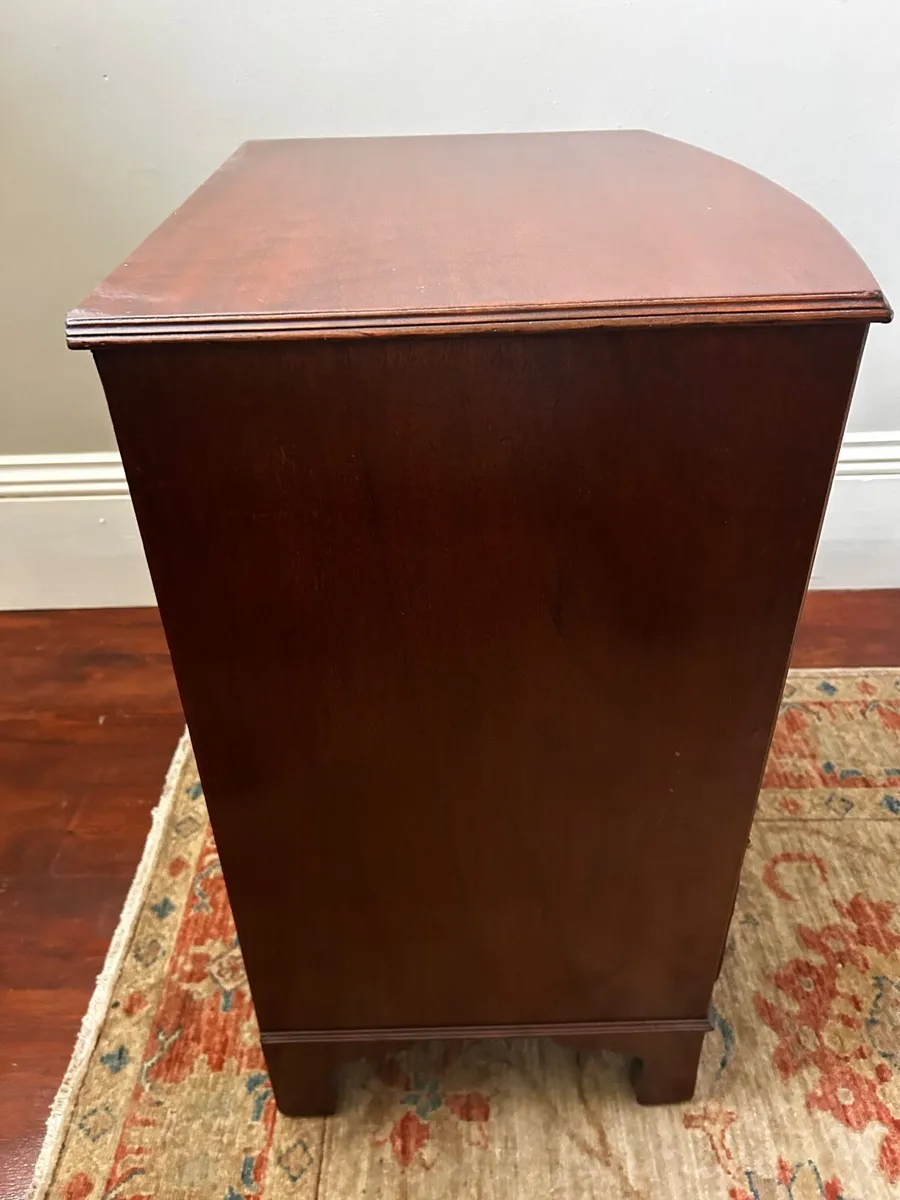 Small mahogany chest of drawers - Image 2
