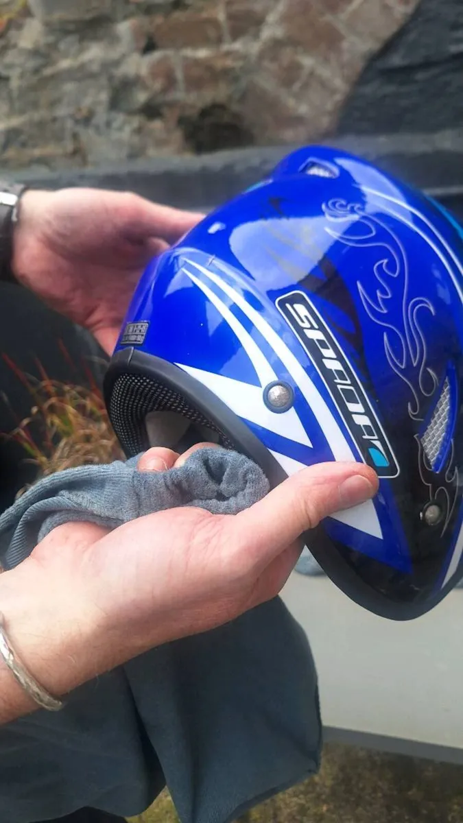 Motor bike helmet - Image 1
