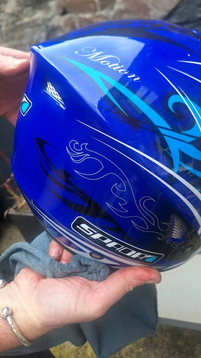 Motor bike helmet - Image 2