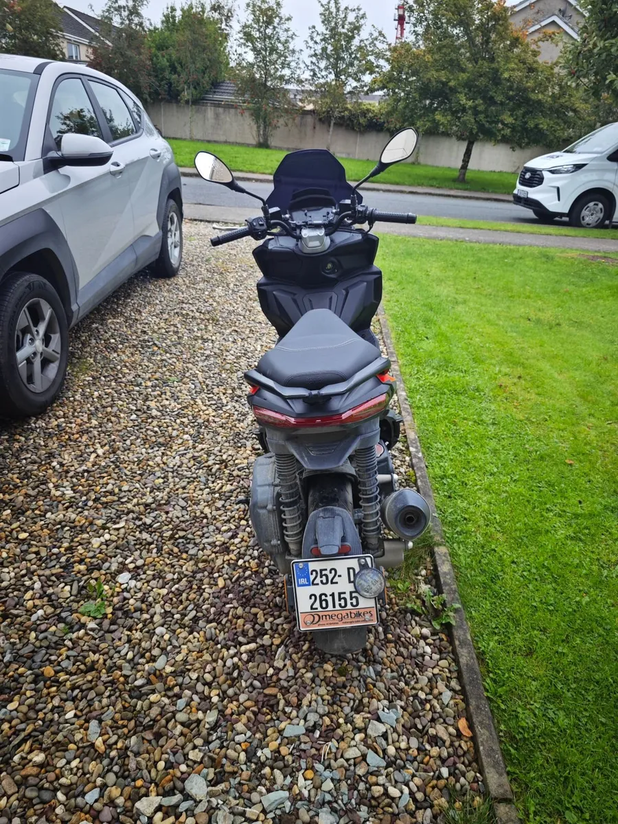 2025 Aprilia SR GT 125 Replica, 3,100km, €4200 ONO - Image 4