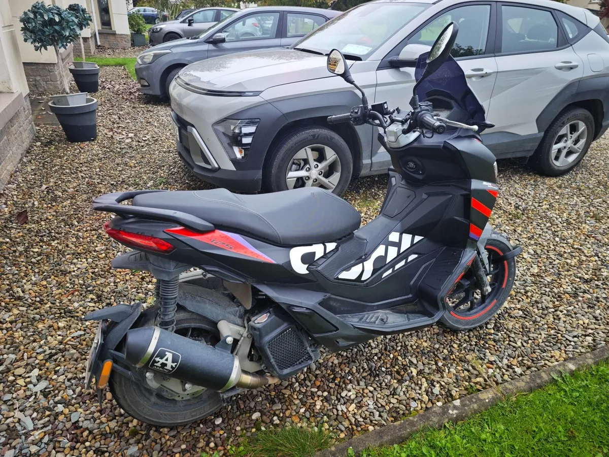 2025 Aprilia SR GT 125 Replica, 3,100km, €4200 ONO - Image 3