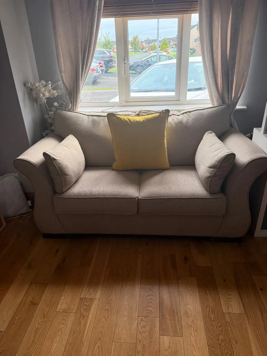 3 and 2 seater suite - Image 1