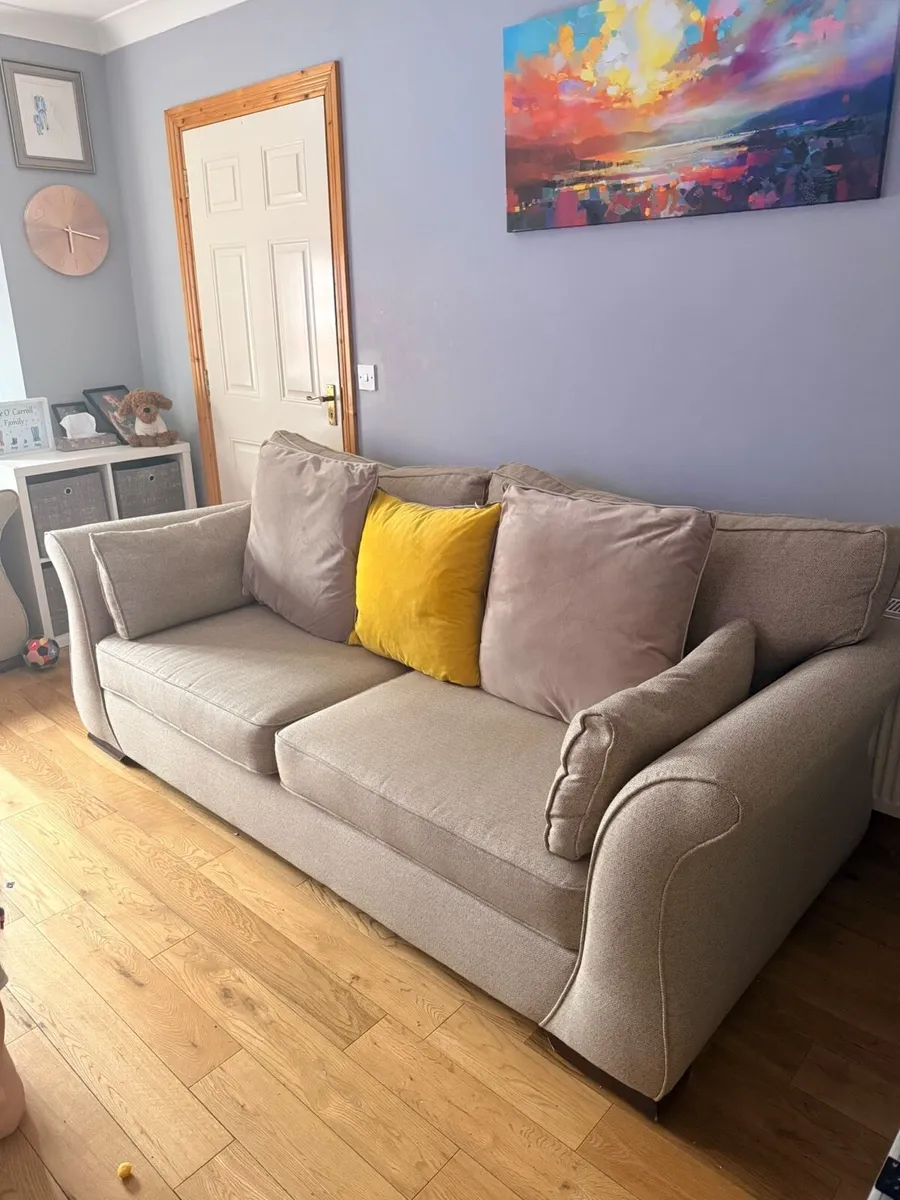 3 and 2 seater suite - Image 4