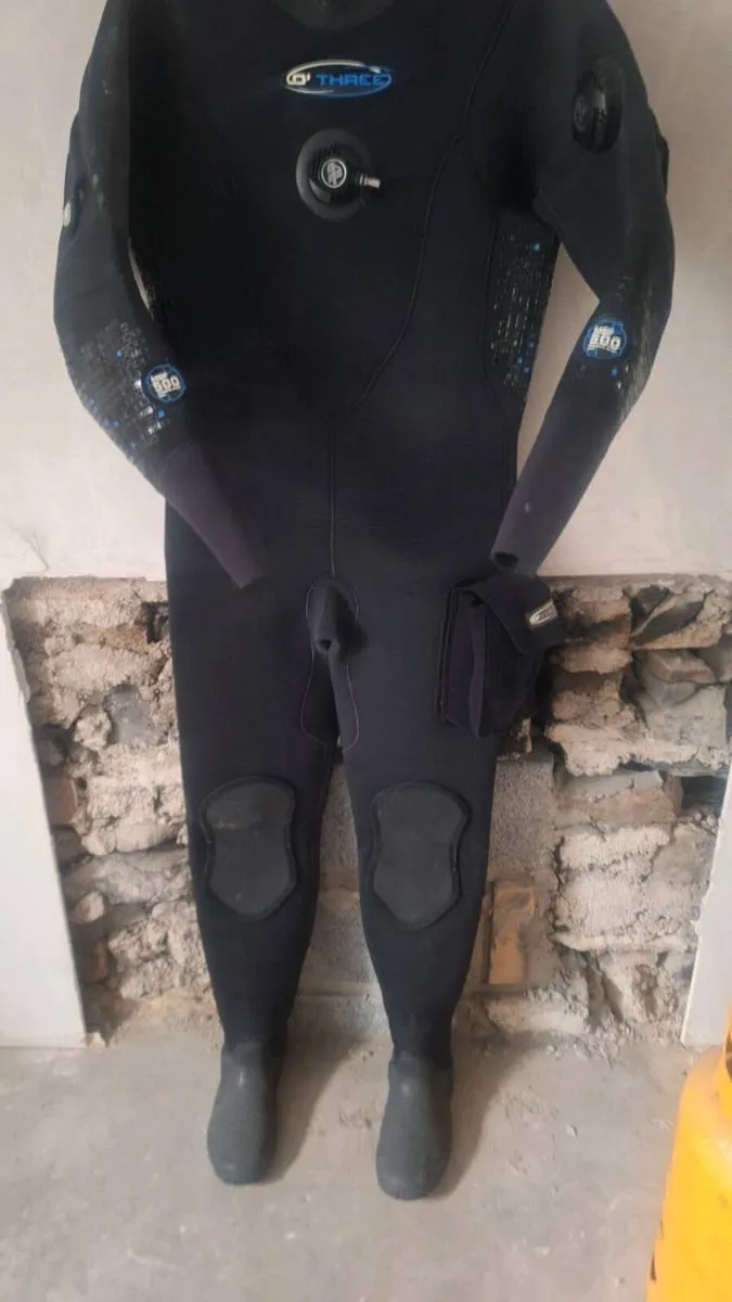 Scuba diving equipment - Image 1