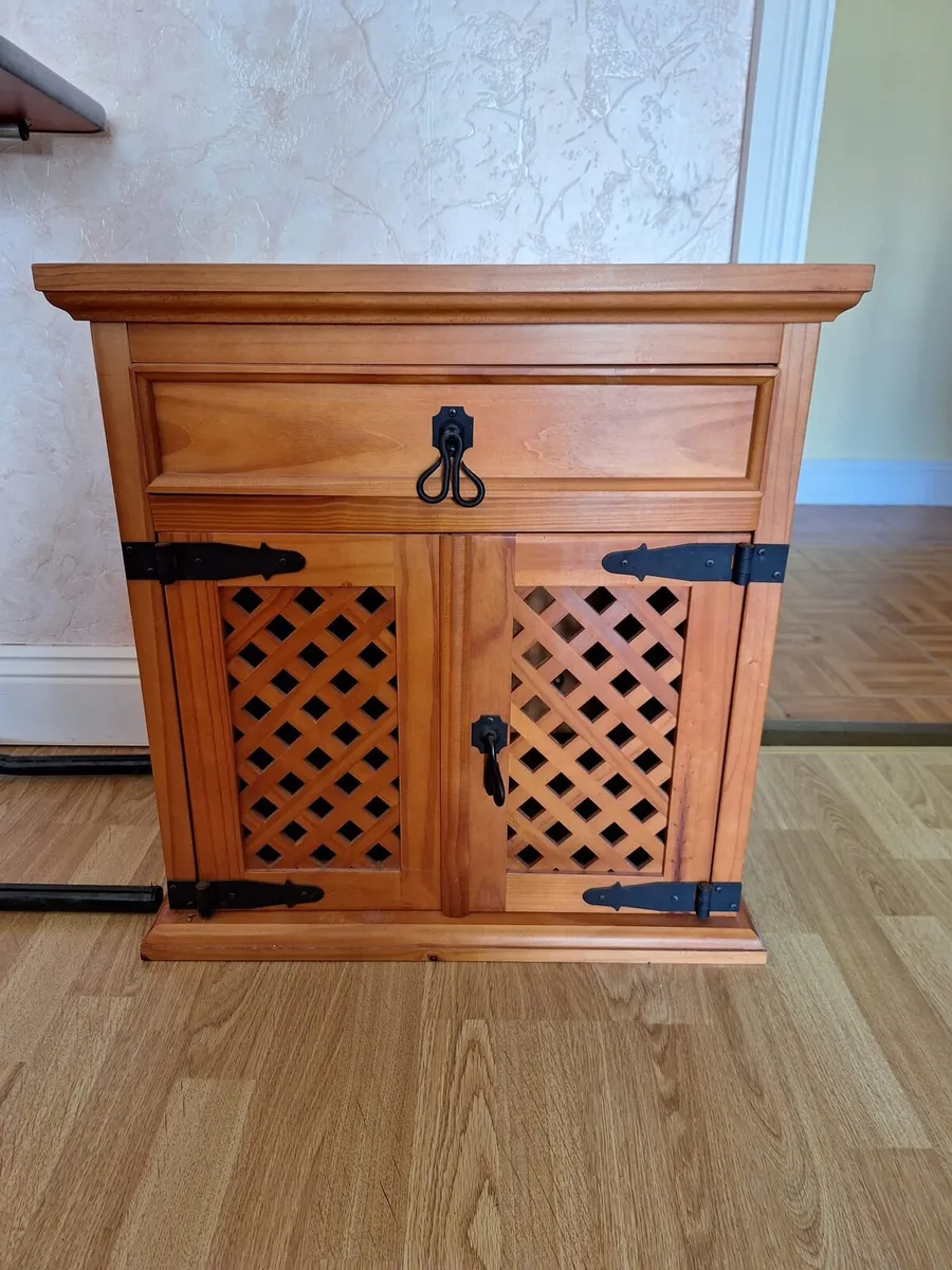 Small cupboard pressz - Image 1