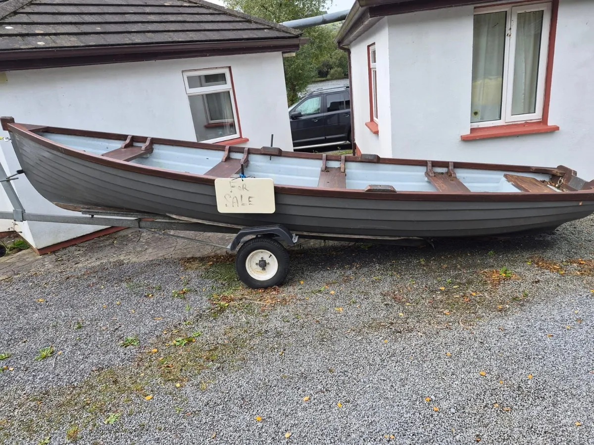 19ft Burke boat and galvanised trailer €3,200.