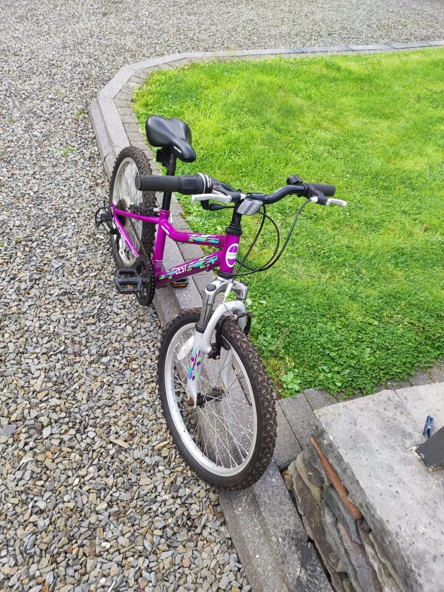Used girls bike like new - Image 3