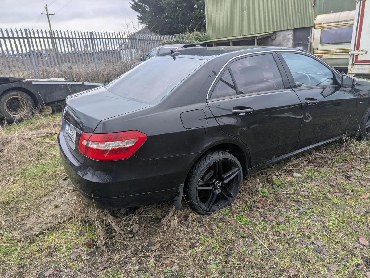 Mercedes Benz - Image 1