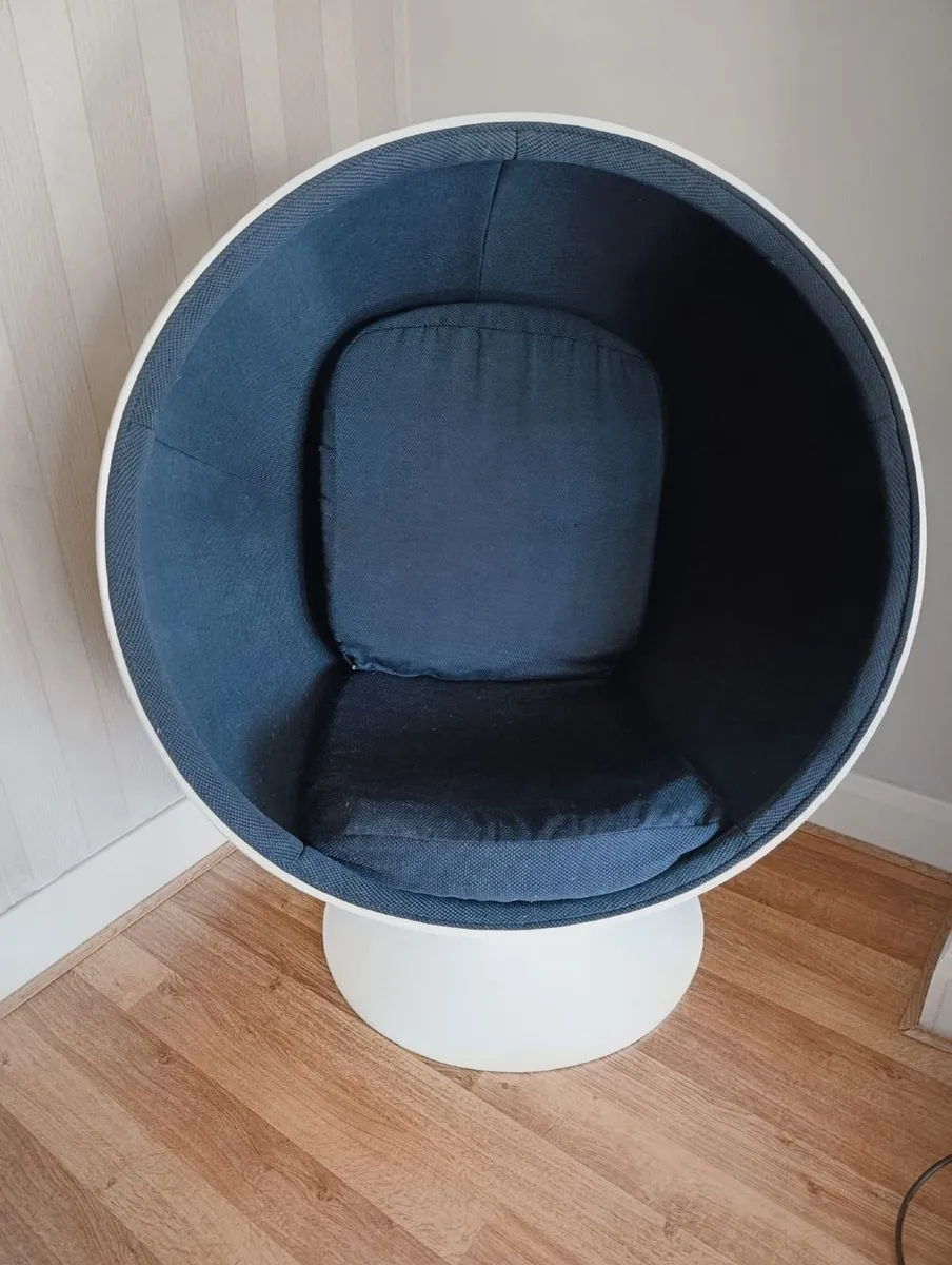 Egg Chair - Image 1