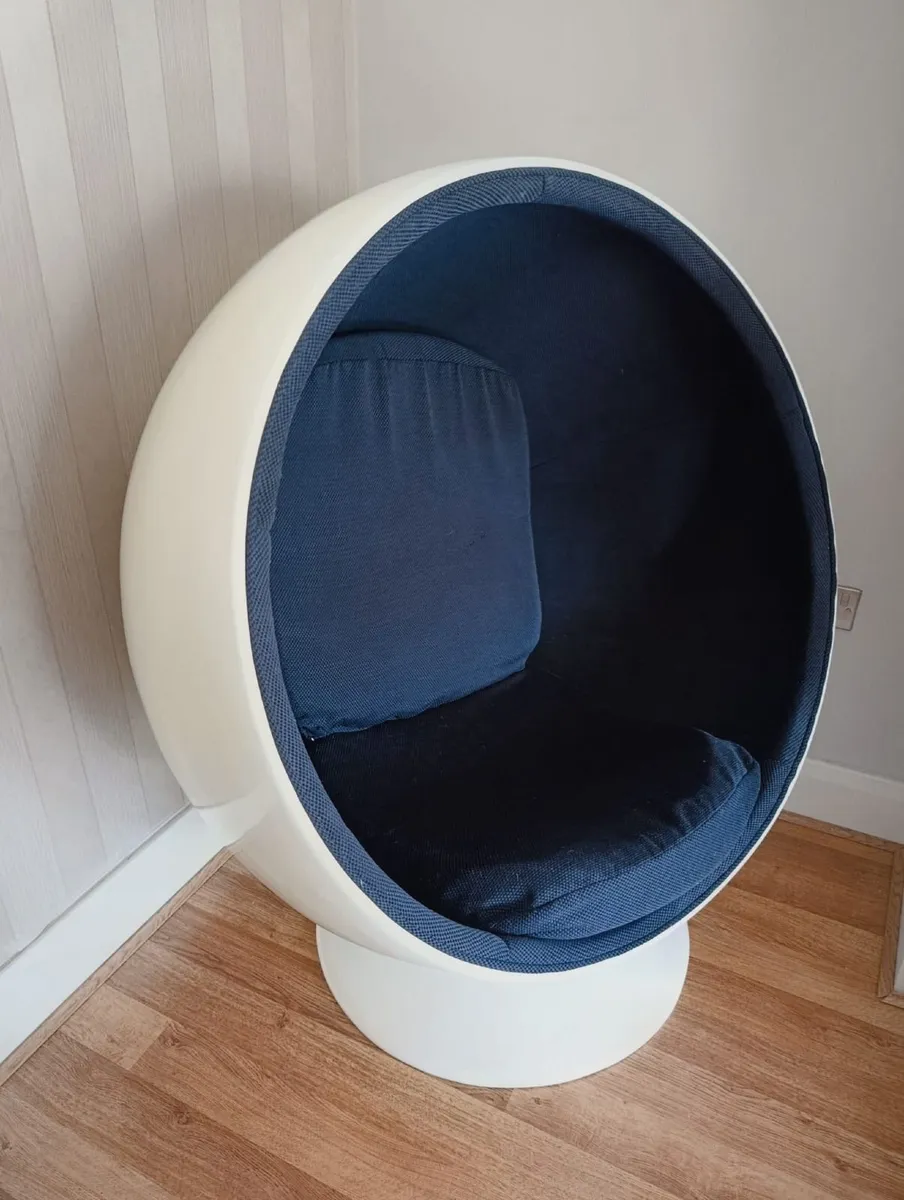 Egg Chair - Image 2