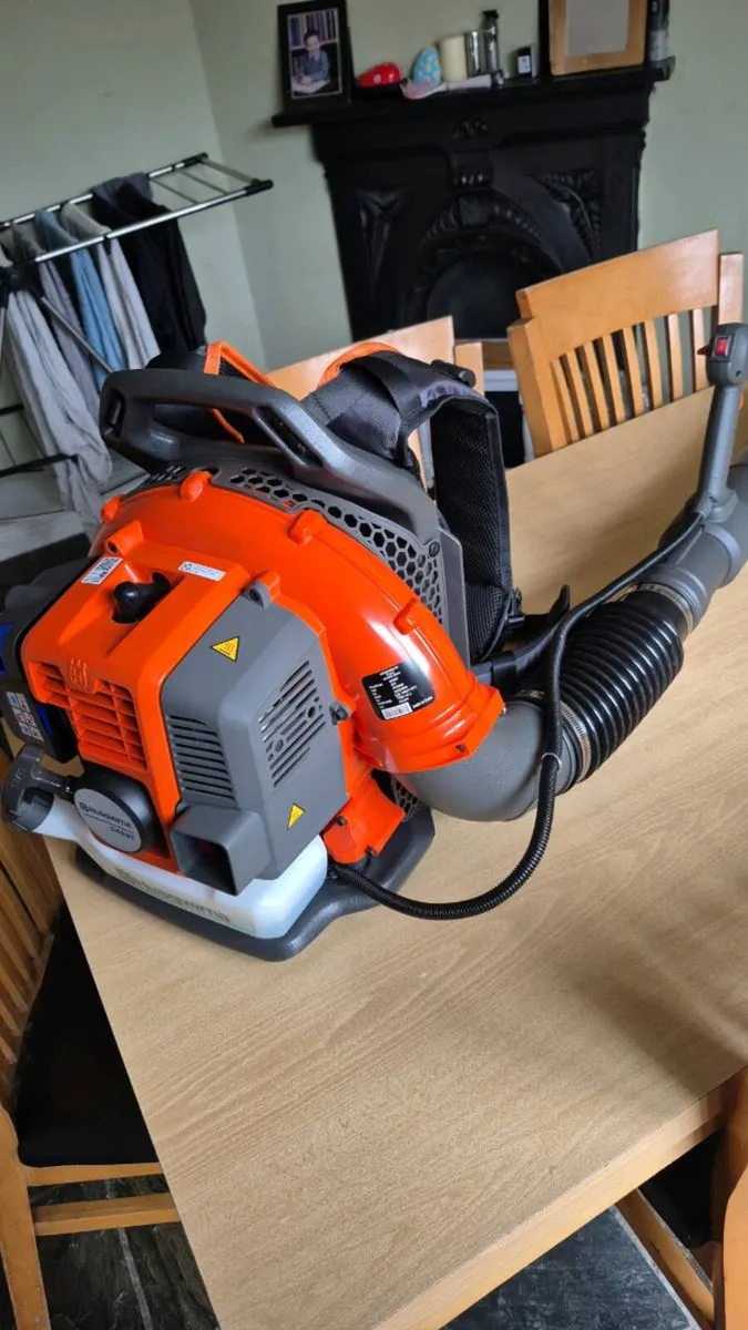 Husqvarna backpack leaf blower - Image 1