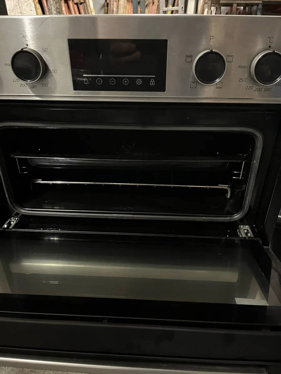 Slot in oven - Image 1