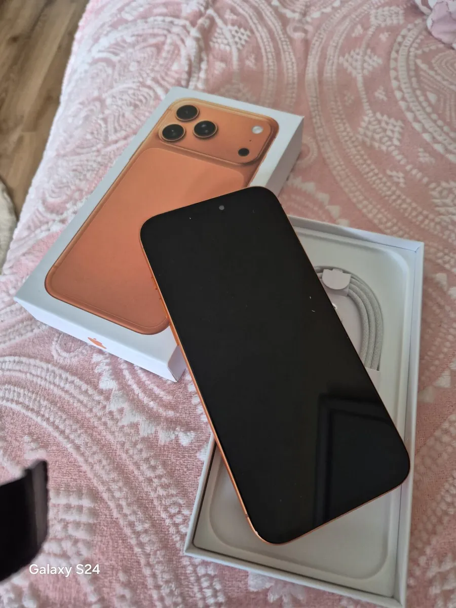iPhone 17 pro max - Image 1