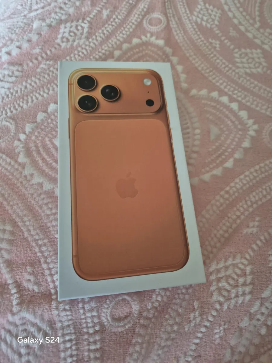 iPhone 17 pro max - Image 3
