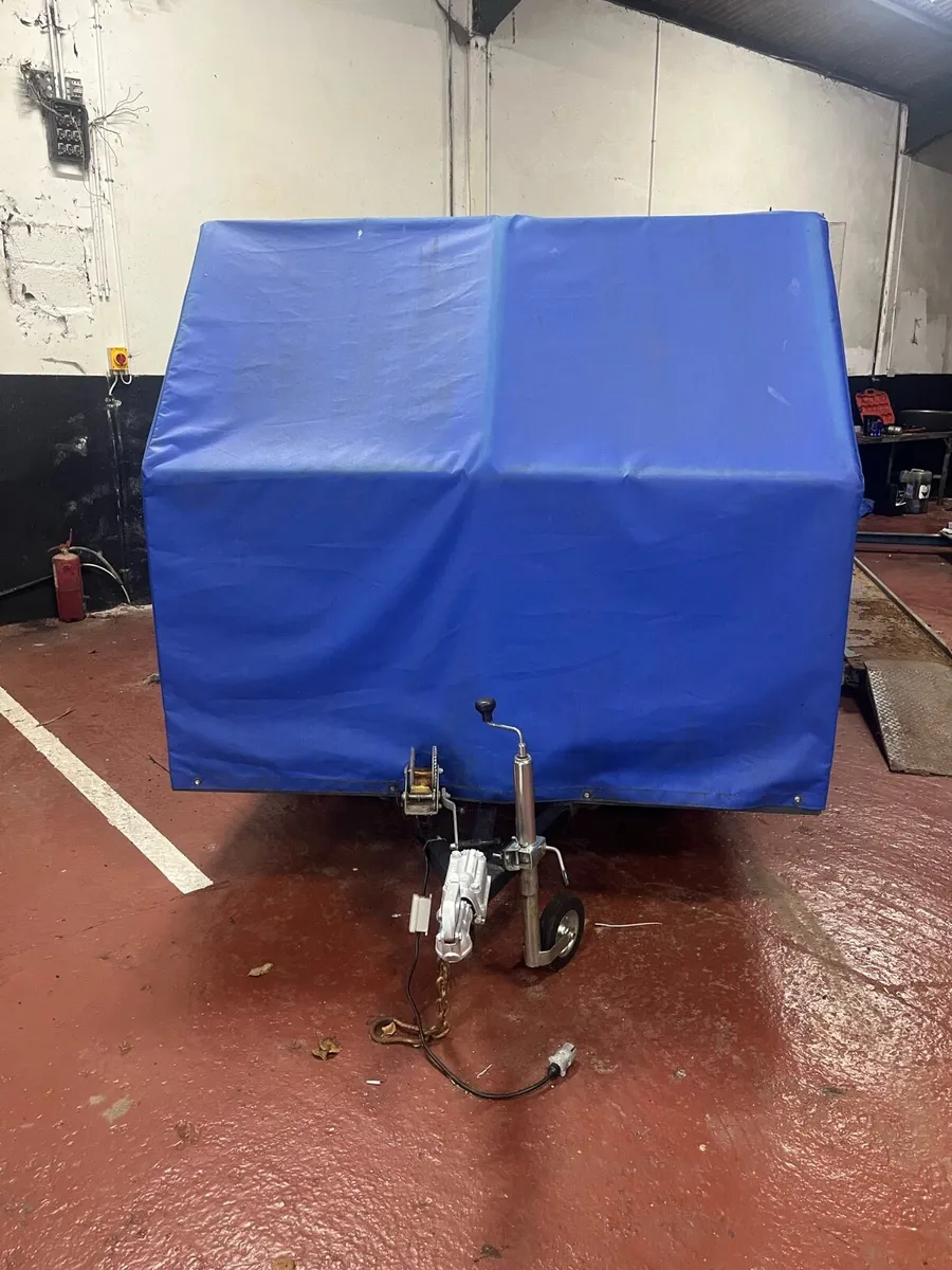 Enclosed car transporter - Image 2