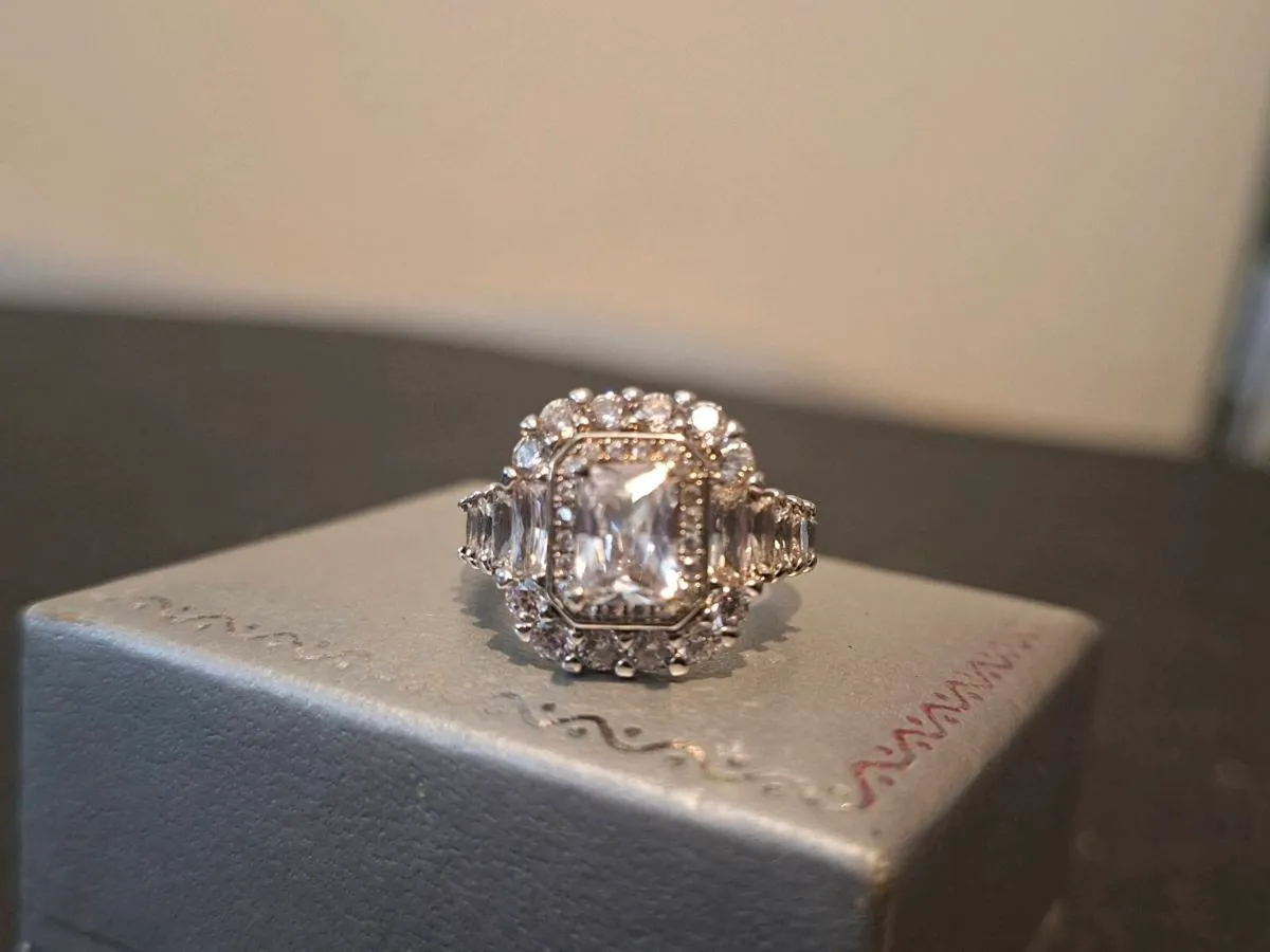 Nice 925 Sterling Silver Ladies Cocktail Ring - Image 3