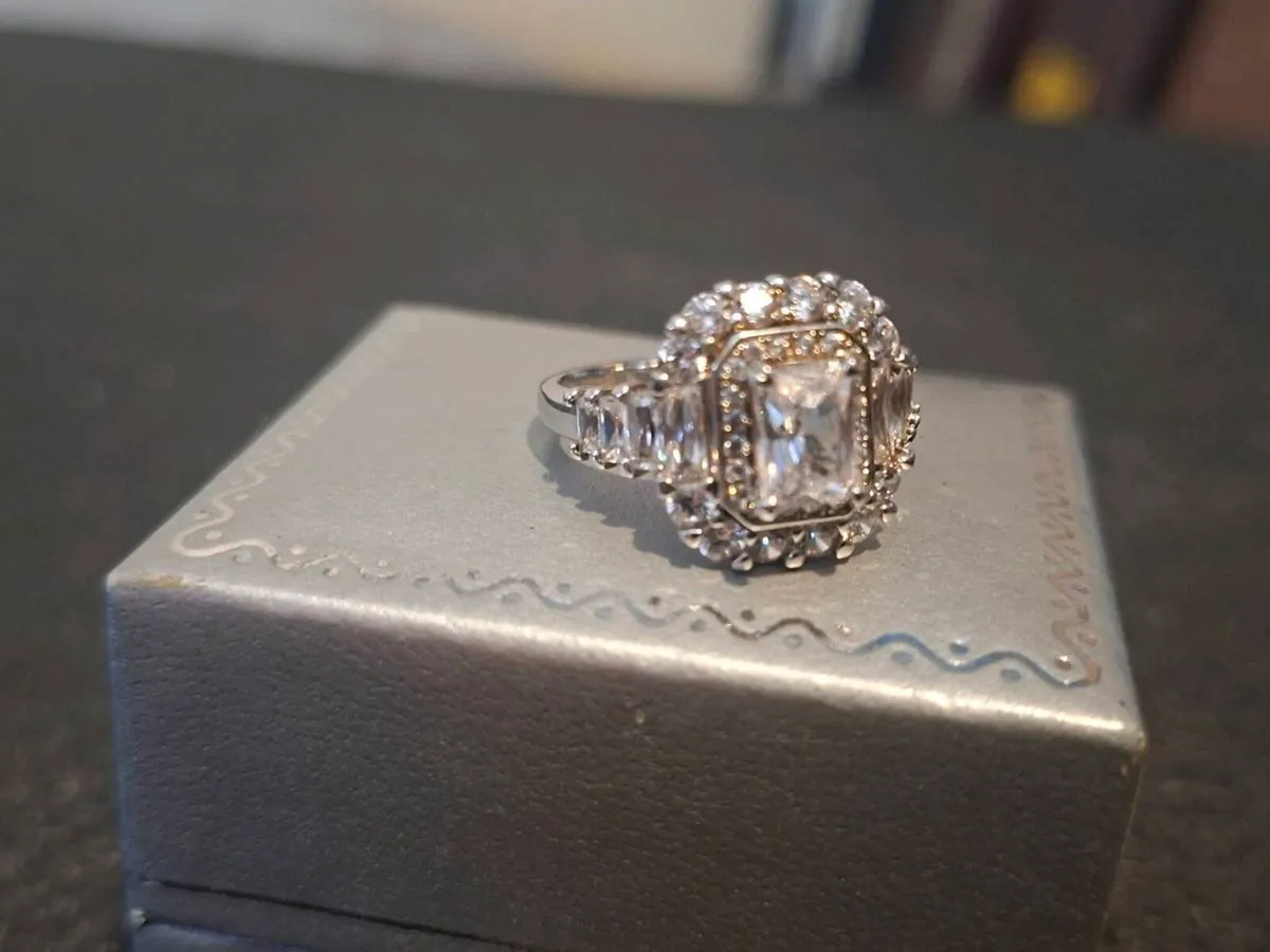 Nice 925 Sterling Silver Ladies Cocktail Ring - Image 4