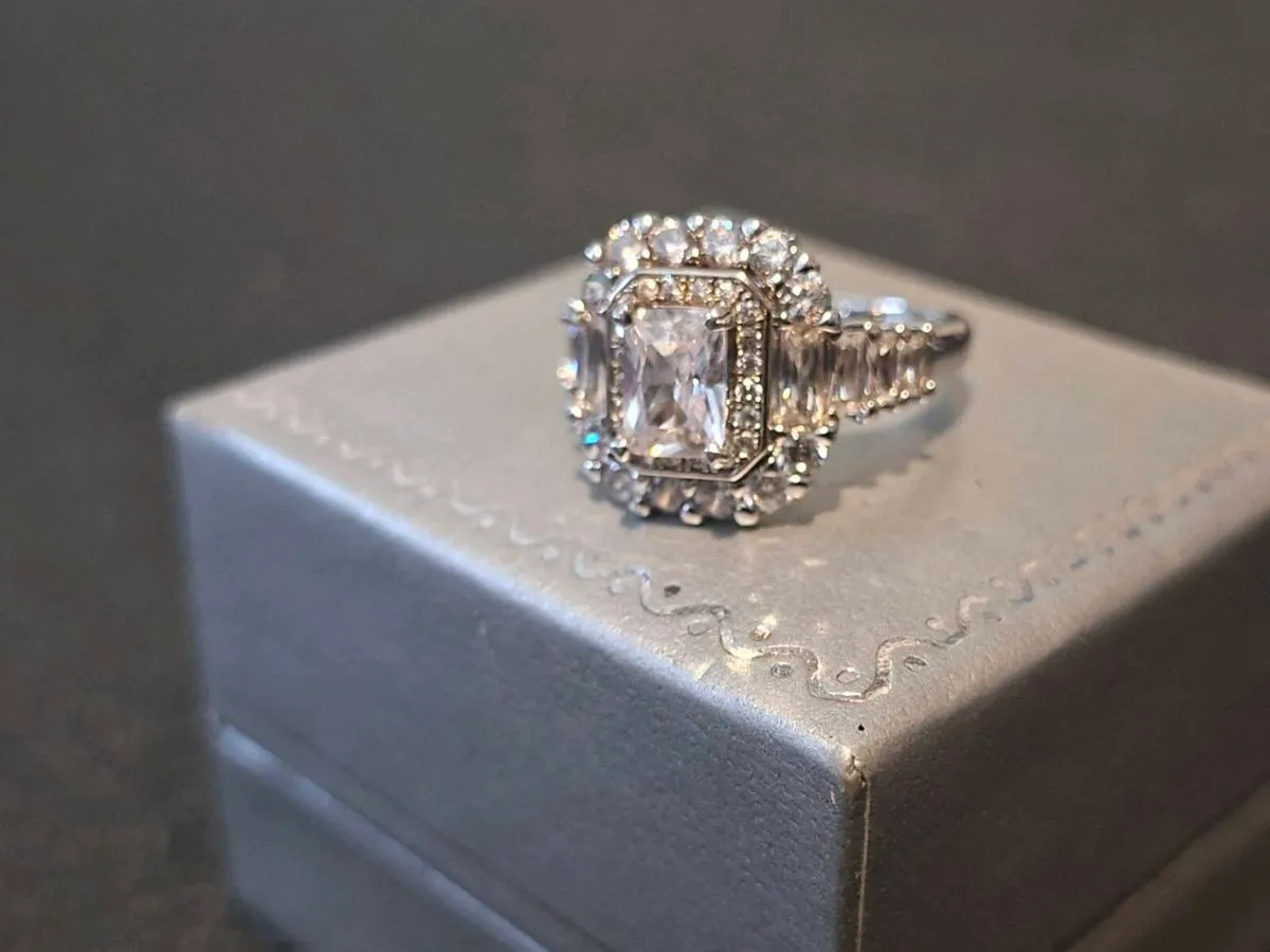 Nice 925 Sterling Silver Ladies Cocktail Ring - Image 1