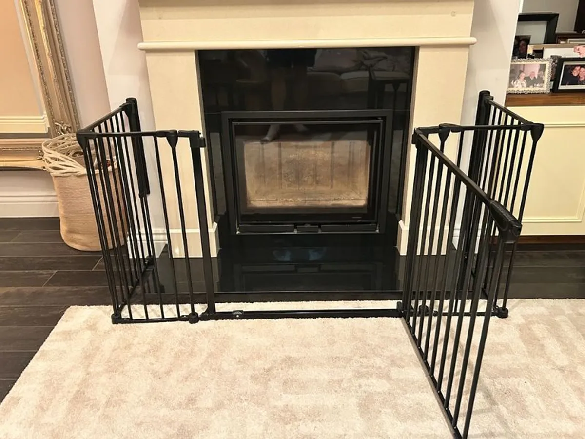 Black metal fire guard and safety gate - Image 1