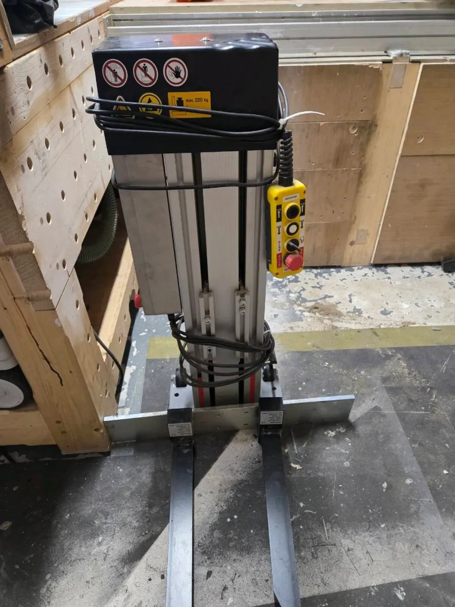 Static 220kg lift. - Image 2