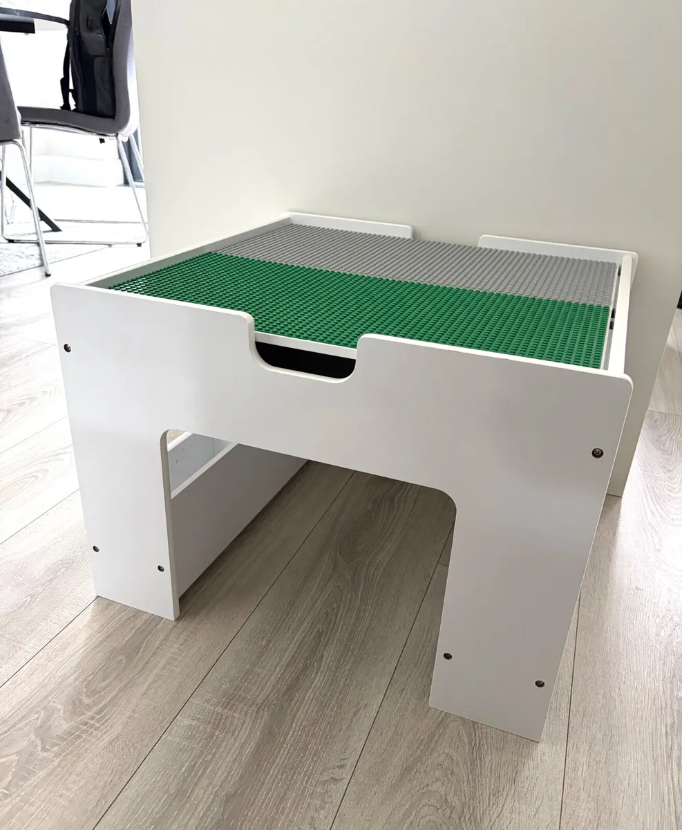 Lego table - Image 1