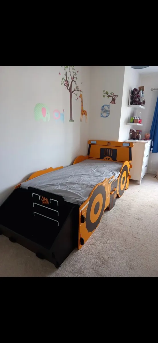 Bed - Image 1