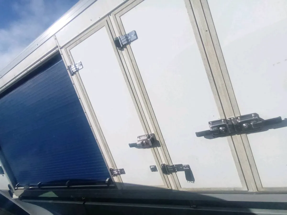Iveco 23 C10 Fridge Van - Image 4