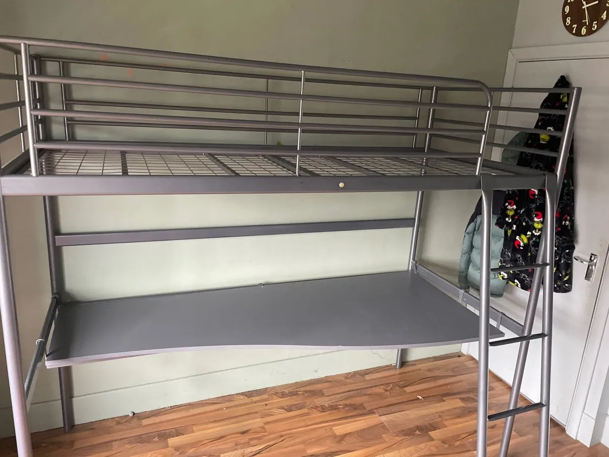 Bed frame - Image 1