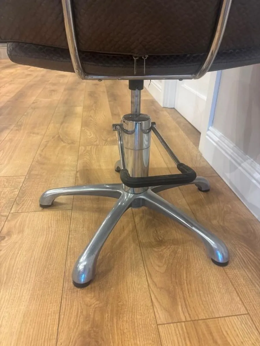 salon furniture - Image 2