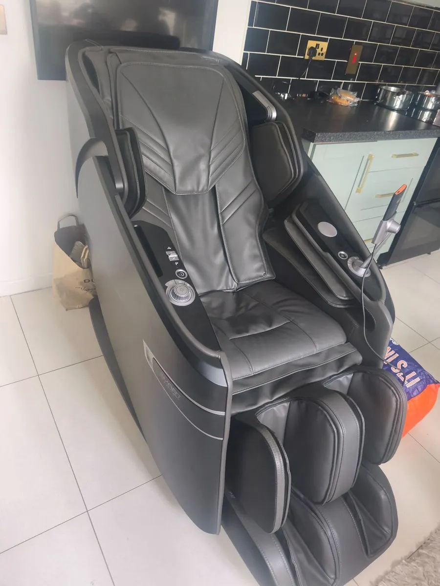 Massage chair - Image 1